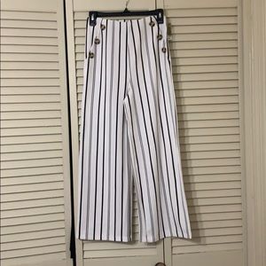 Wide leg Capri pants